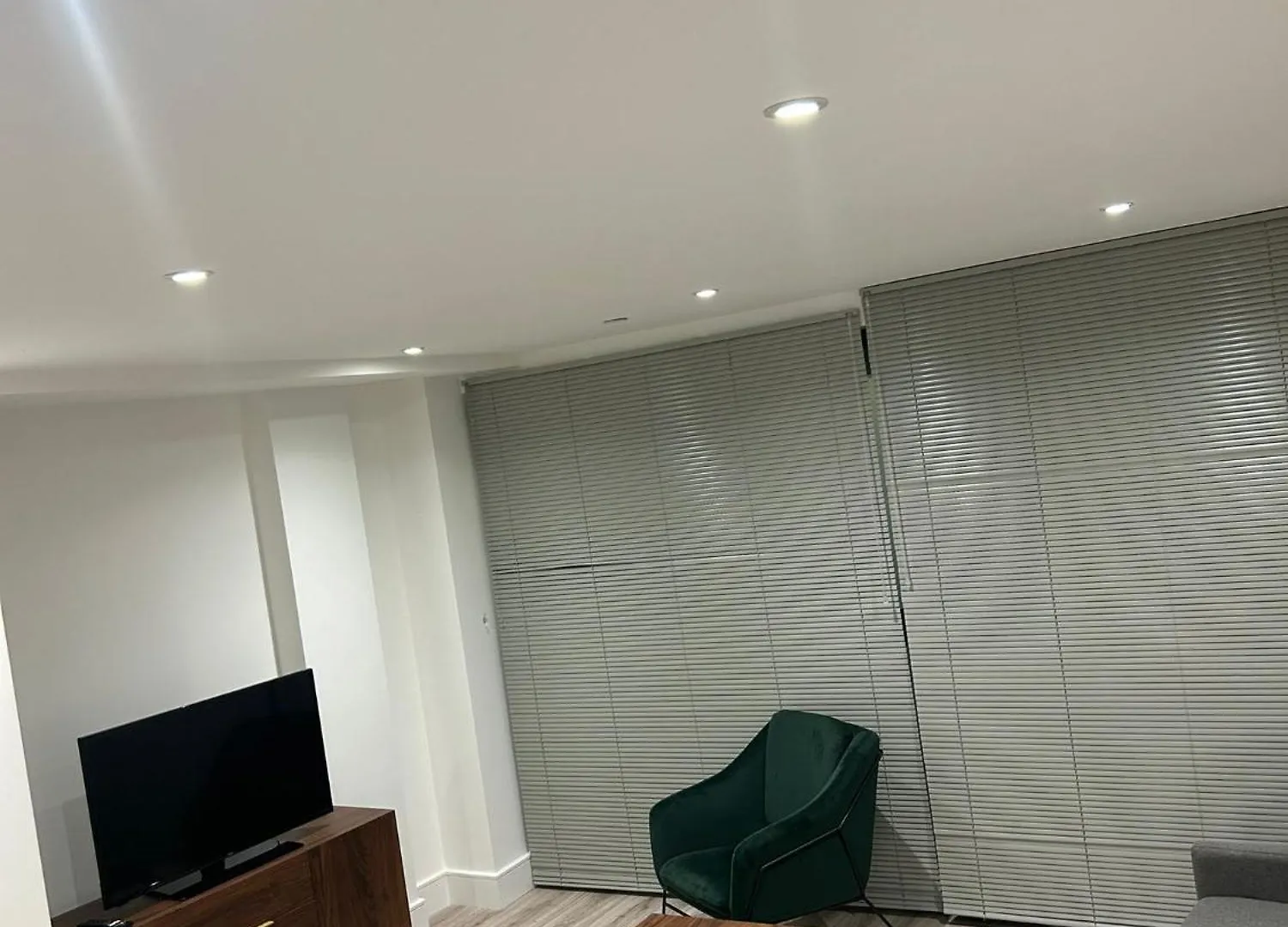 Spacious 2 Bed Ilford London 0*,  United Kingdom